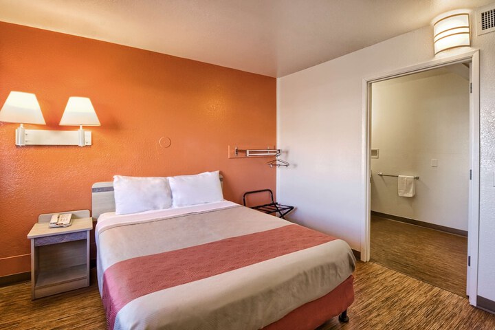 Room 14 of 52