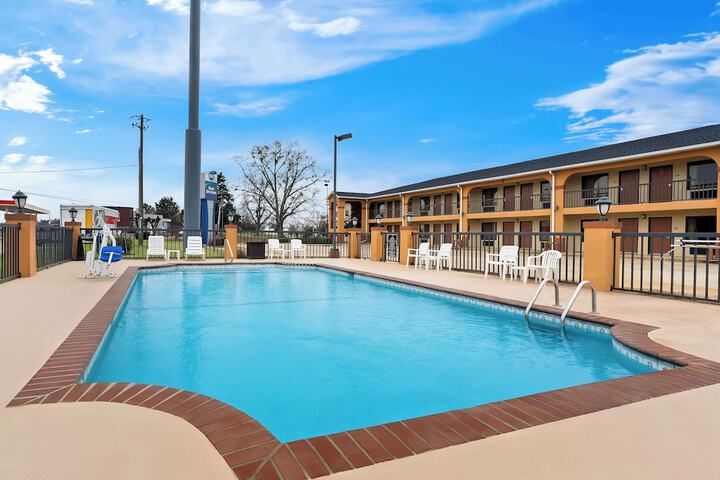 Pool Hotel