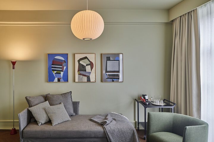 Room 12 of 97