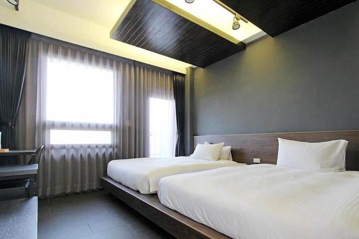 Room 4 of 17