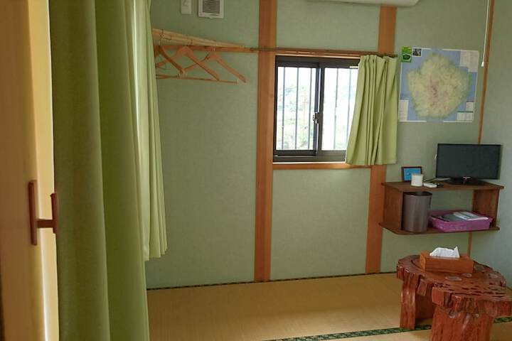 Room 6 of 30