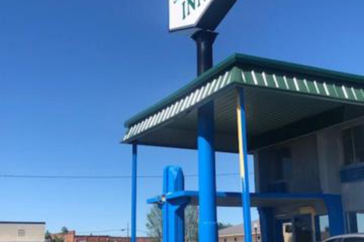 Exterior of Seminole Inn
