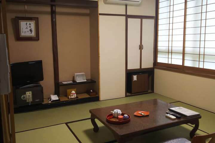 Room 12 of 79