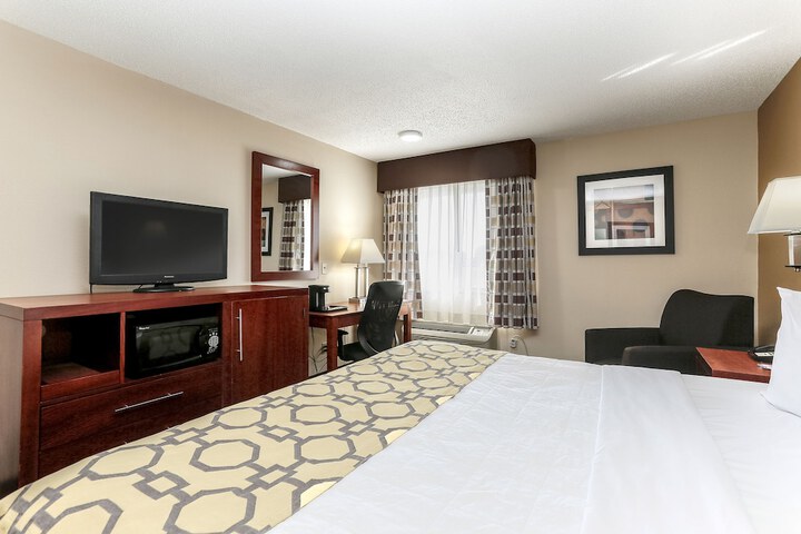 1 King Bed (2 of 11)