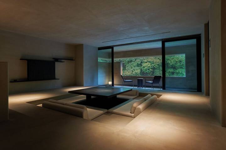 Room 28 of 47