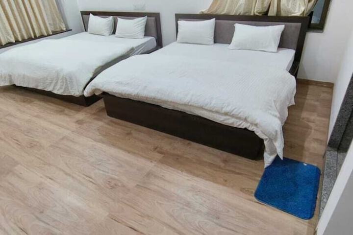 Room 4 of 15