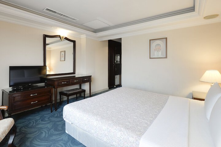 Room 14 of 38