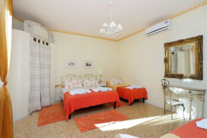 Room 107 of 166