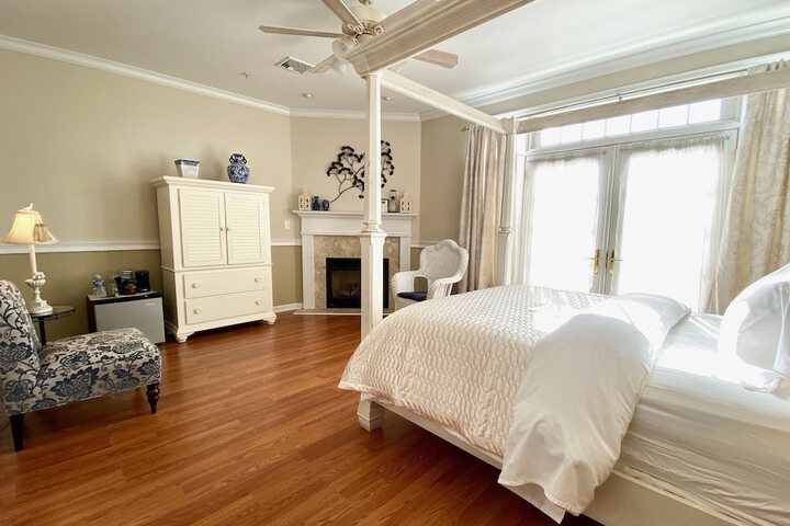 Room 4 of 90