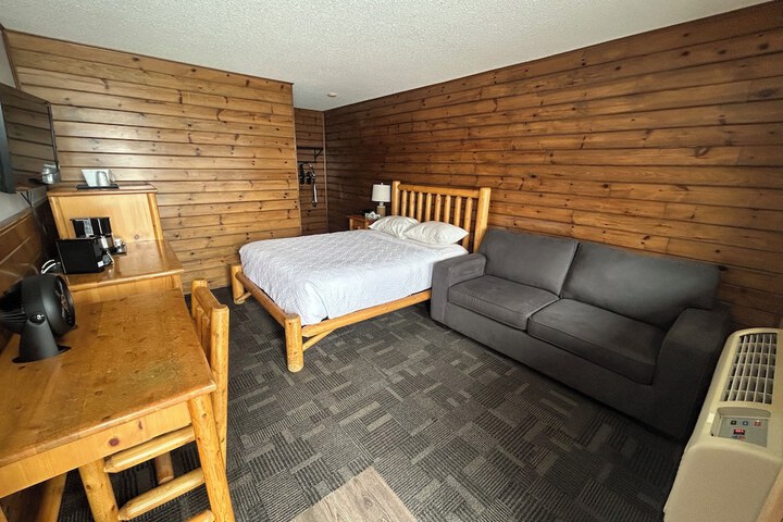 Room 10 of 18