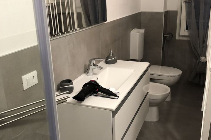 Room 32 of 32