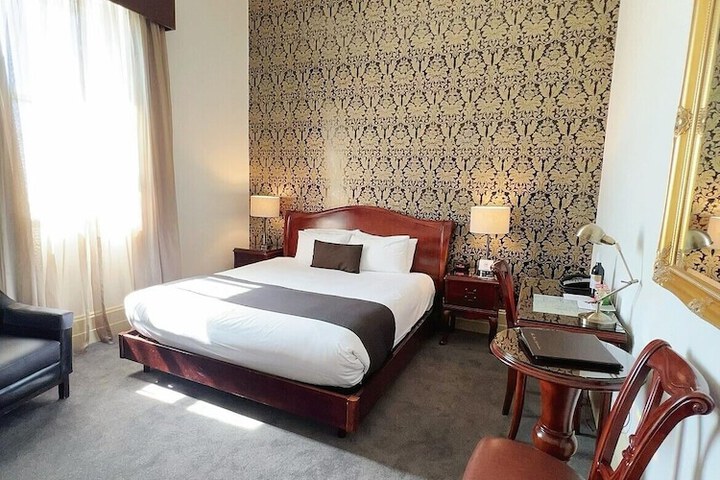Room 6 of 27