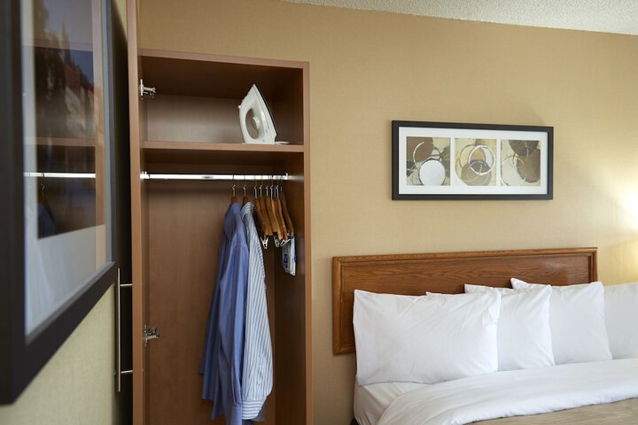 Room 8 of 40