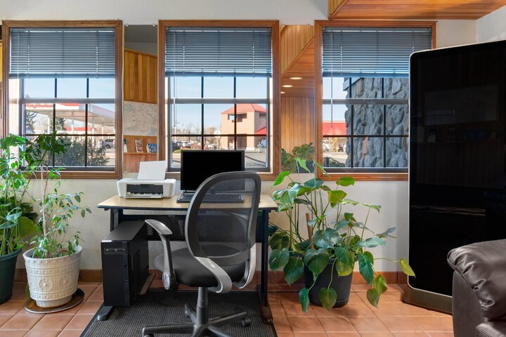 Business Center 26 of 32