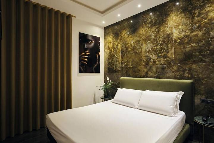 Room 28 of 100