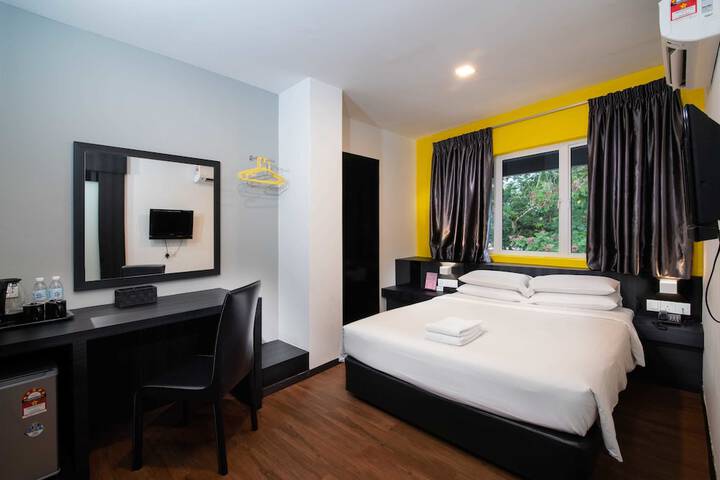 Room 9 of 37