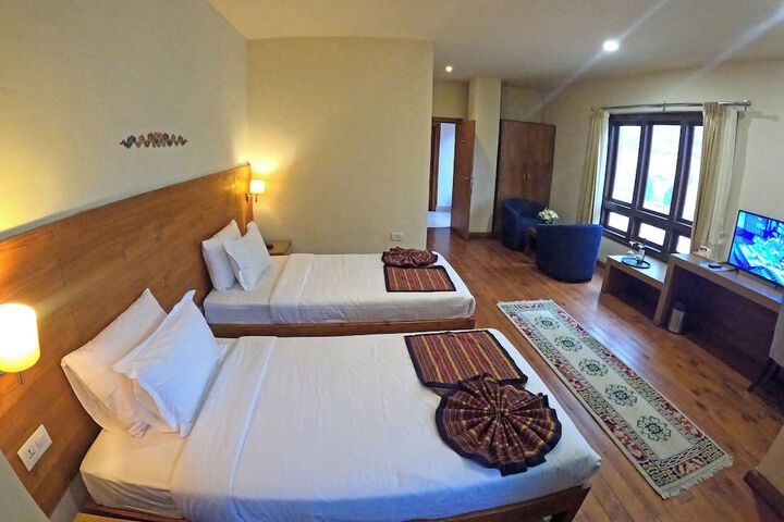Room 6 of 15