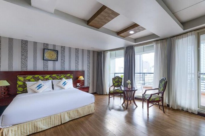 Room 8 of 50