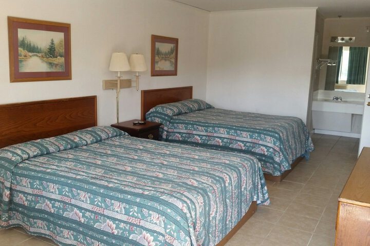Room 6 of 16