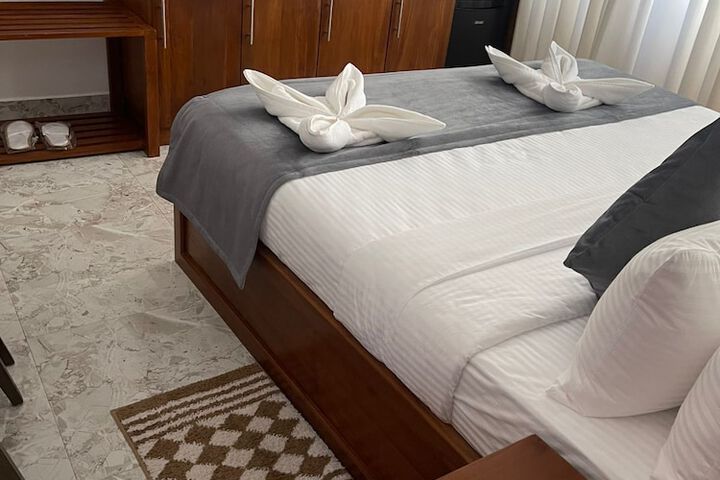 inner pease hotel