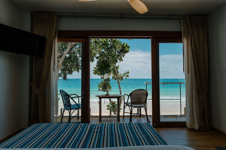 Room 42 of 80