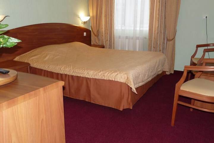 Room 5 of 28