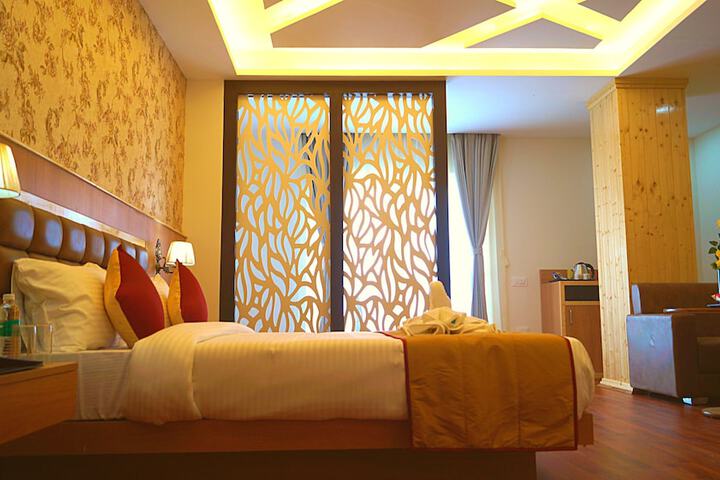 Room 28 of 114