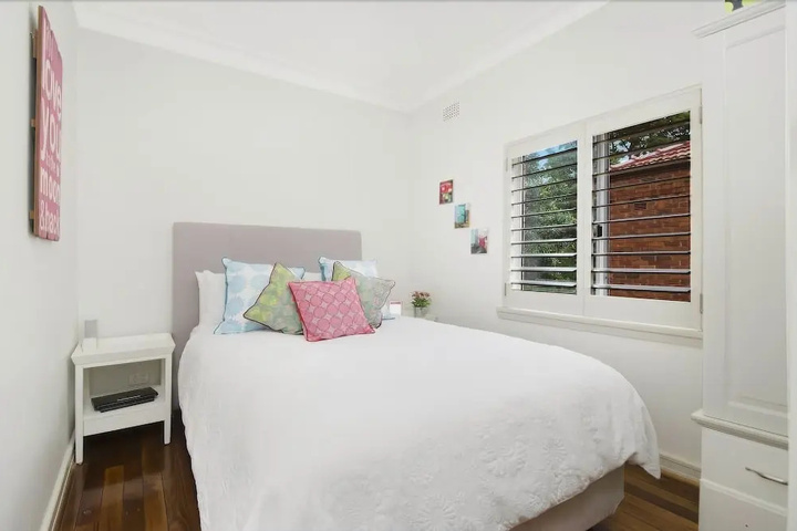 Room 2 of 10
