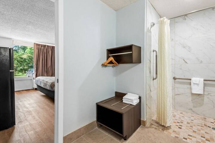 Room 15 of 23