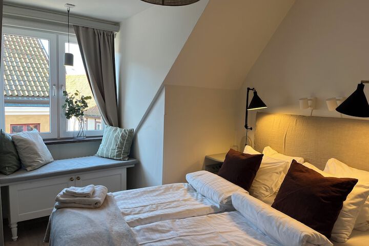Room 8 of 62