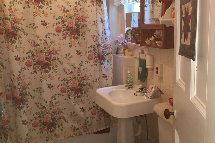 Room 5 of 11