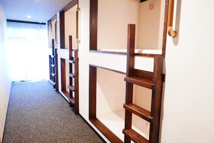 Room 10 of 81