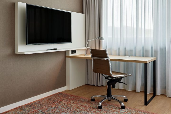 Room 6 of 45