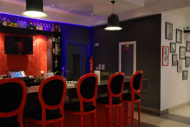 Lounge 63 of 103