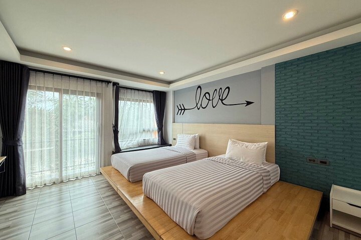 Room 13 of 33