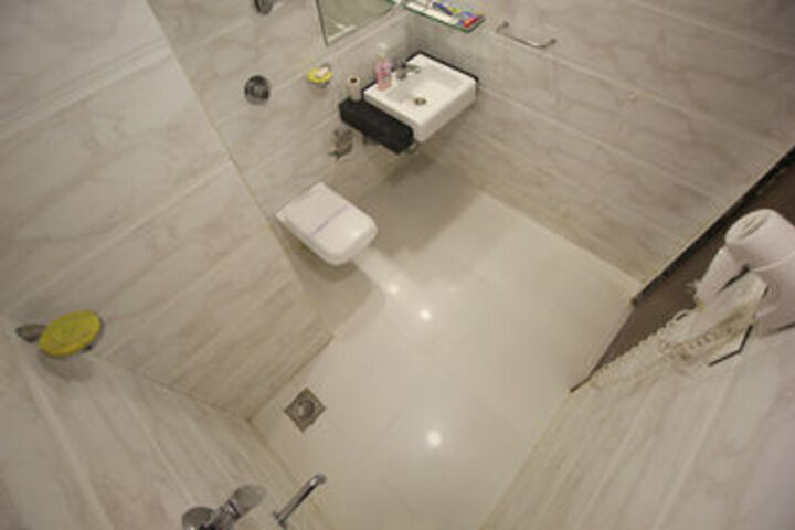Room 6 of 45