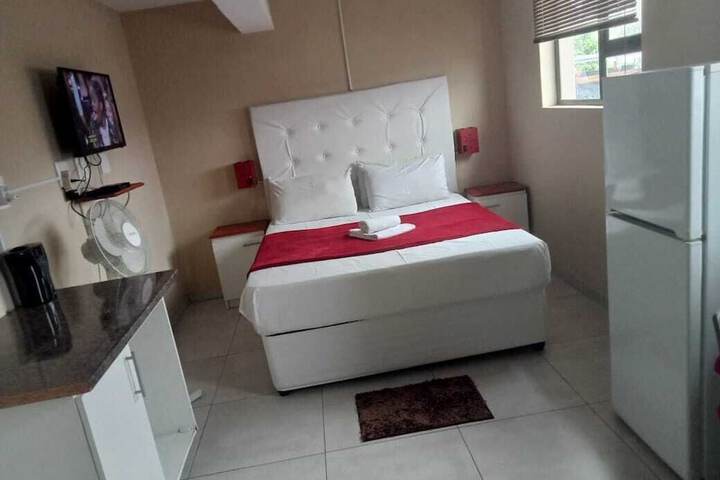 Room 7 of 28
