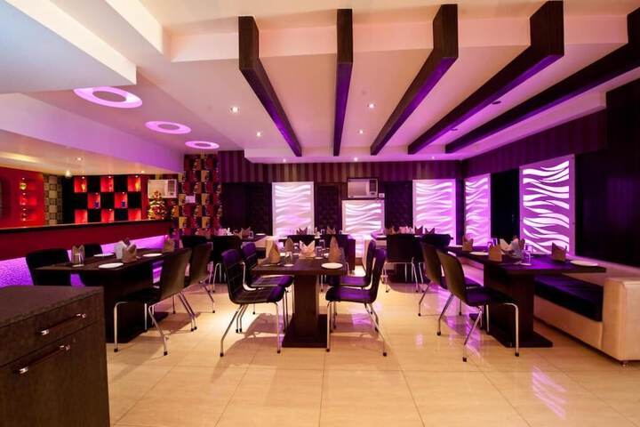 Dining 7 of 11