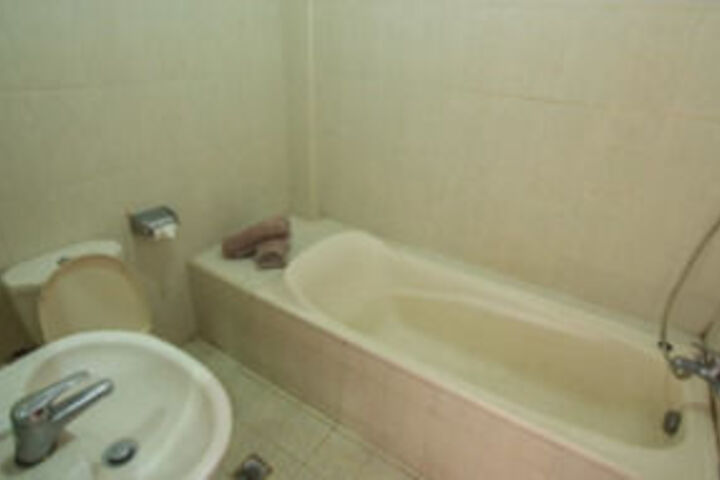 Room 2 of 39