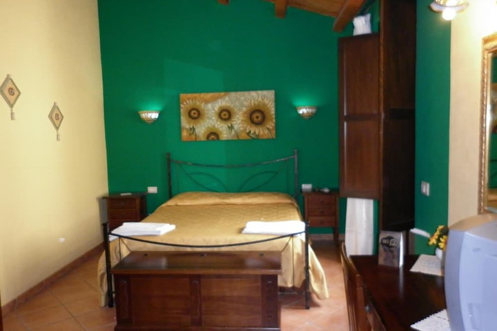 Room 17 of 41