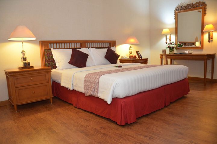 Room 5 of 32