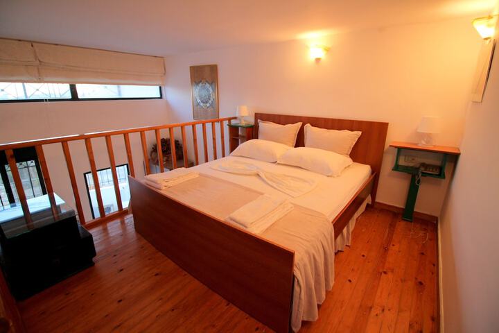 Room 4 of 177