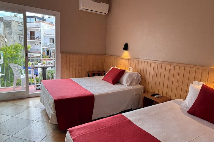 Room 6 of 18