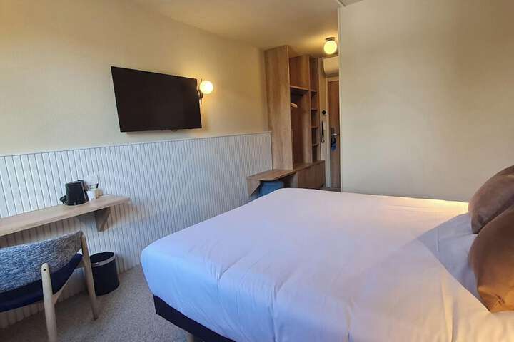 Room 10 of 61