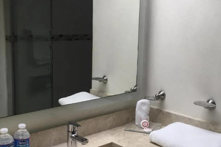 Room 9 of 20
