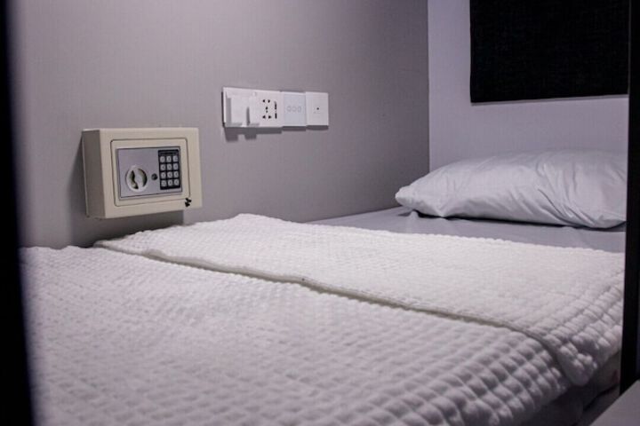 Room 10 of 26