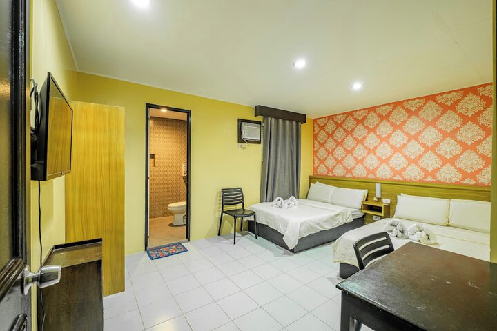 Room 12 of 28