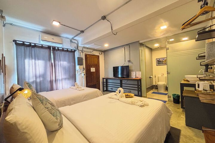 Room 19 of 240