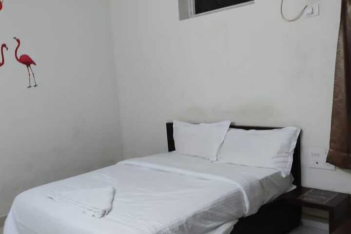 Room 6 of 12