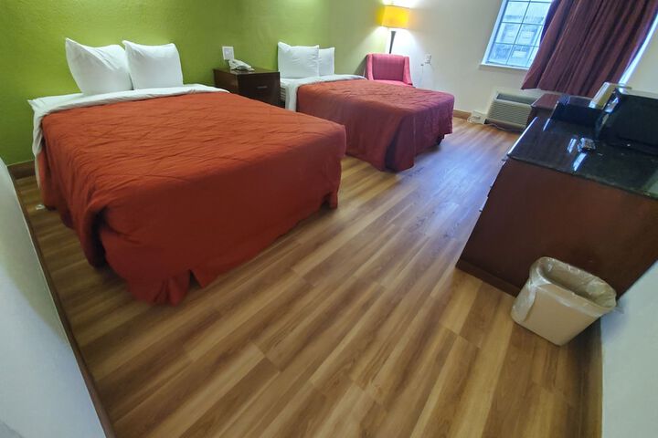 2 Queen Beds (14 of 16)